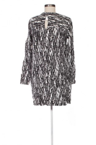 Рокля Vero Moda, Размер M, Цвят Многоцветен, Цена 27,99 лв.