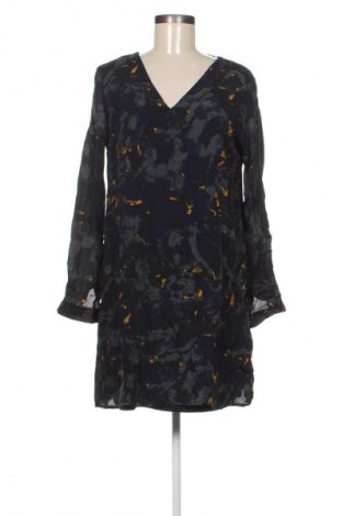Рокля Vero Moda, Размер M, Цвят Многоцветен, Цена 27,99 лв.