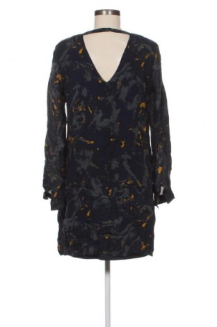 Рокля Vero Moda, Размер M, Цвят Многоцветен, Цена 27,99 лв.