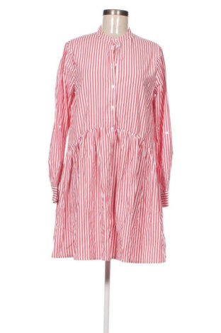 Рокля Wind Sportswear, Размер M, Цвят Многоцветен, Цена 48,99 лв.