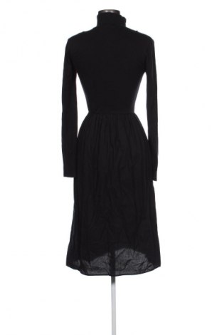 Kleid Zara, Größe M, Farbe Schwarz, Preis 17,39 €