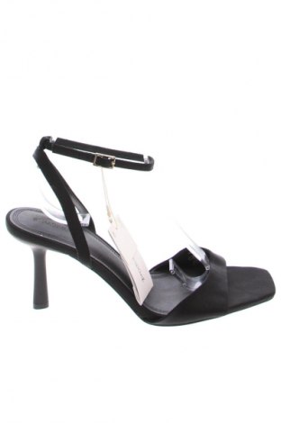 Sandály Stradivarius, Velikost 39, Barva Černá, Cena  639,00 Kč