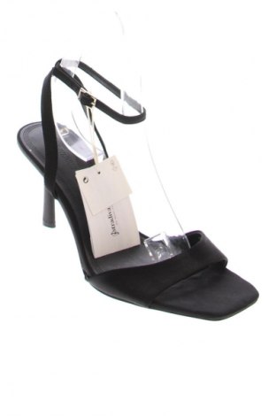 Sandály Stradivarius, Velikost 39, Barva Černá, Cena  639,00 Kč
