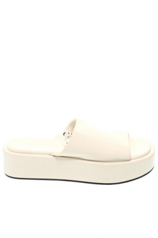 Pantolette Pull&Bear, Größe 40, Farbe Ecru, Preis 31,96 €