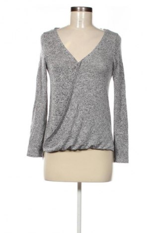 Damen Shirt Bershka, Größe S, Farbe Grau, Preis 3,99 €