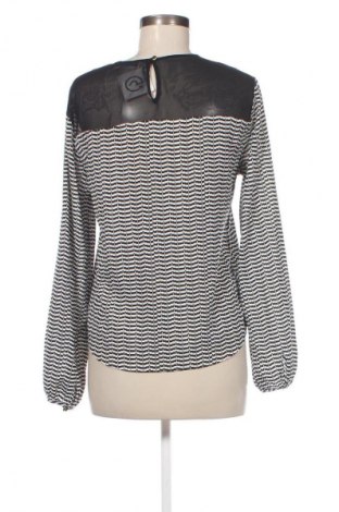 Damen Shirt Calvin Klein, Größe XS, Farbe Mehrfarbig, Preis 9,49 €