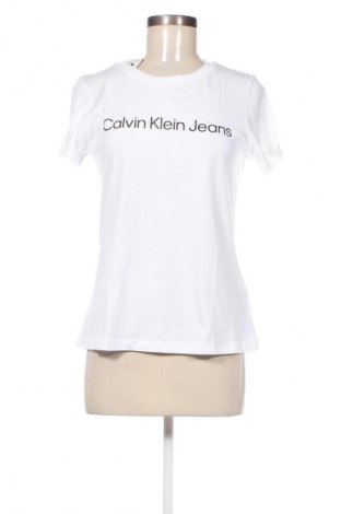 Damen T-Shirt Calvin Klein Jeans, Größe M, Farbe Weiß, Preis 37,71 €