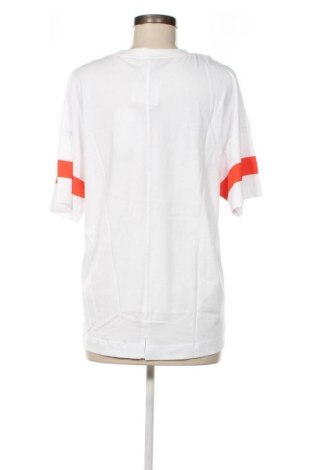 Γυναικείο t-shirt Diadora, Μέγεθος L, Χρώμα Λευκό, Τιμή 14,99 €