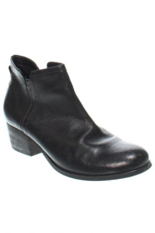 Damskie botki Clarks, Rozmiar 40, Kolor Czarny, Cena 185,99 zł