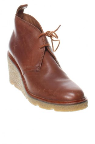 Damskie botki Clarks, Rozmiar 39, Kolor Brązowy, Cena 353,99 zł