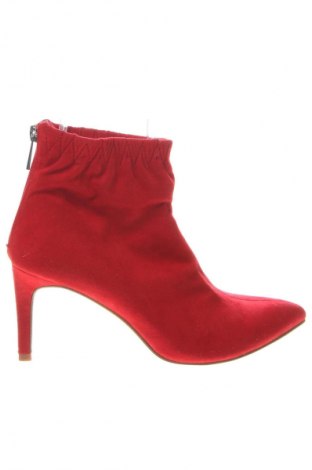 Damen Stiefeletten Stradivarius, Größe 36, Farbe Rot, Preis 12,64 €