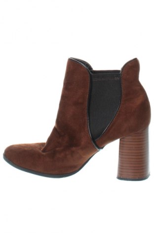 Botine de damă Trend One, Mărime 36, Culoare Maro, Preț 66,99 Lei