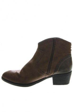 Botine de damă Trend One, Mărime 41, Culoare Maro, Preț 80,99 Lei