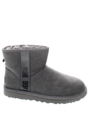 Дамски боти UGG Australia, Размер 40, Цвят Сив, Цена 229,60 лв.