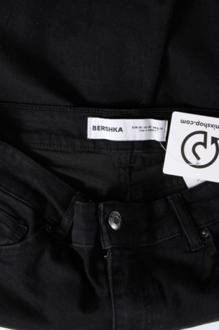 Γυναικείο Τζίν Bershka, Μέγεθος M, Χρώμα Μαύρο, Τιμή 16,99 €