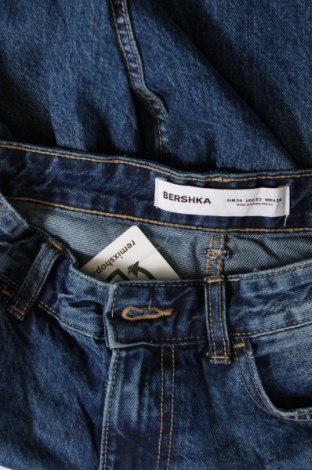 Дамски дънки Bershka, Размер XS, Цвят Син, Цена 29,00 лв.