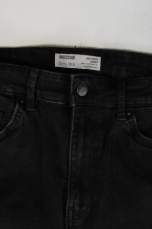 Blugi de femei Bershka, Mărime S, Culoare Negru, Preț 95,39 Lei