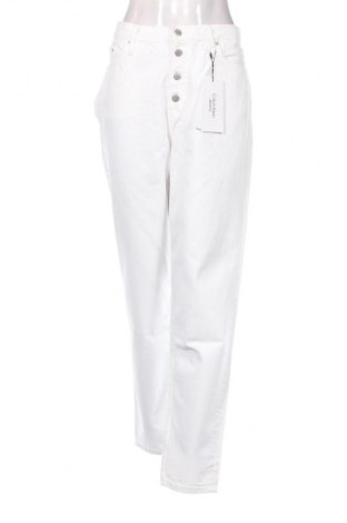 Damen Jeans Calvin Klein Jeans, Größe L, Farbe Weiß, Preis 40,21 €