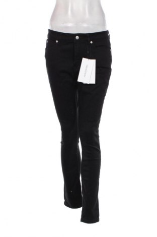 Дамски дънки Calvin Klein Jeans, Размер L, Цвят Черен, Цена 85,80 лв.