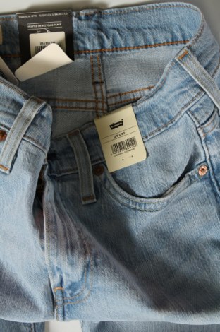 Дамски дънки Levi's, Размер M, Цвят Син, Цена 34,99 лв.