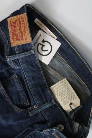 Γυναικείο Τζίν Levi's, Μέγεθος S, Χρώμα Μπλέ, Τιμή 16,99 €