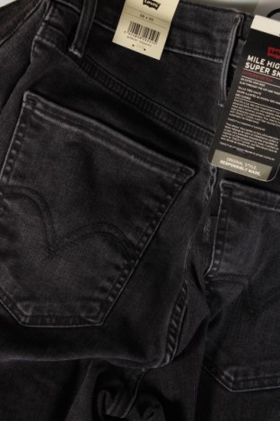 Damskie jeansy Levi's, Rozmiar S, Kolor Szary, Cena 458,46 zł