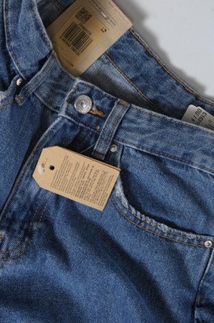 Дамски дънки Levi's, Размер XS, Цвят Син, Цена 34,99 лв.