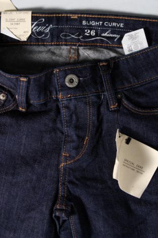 Γυναικείο Τζίν Levi's, Μέγεθος XS, Χρώμα Μπλέ, Τιμή 15,99 €