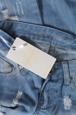 Дамски дънки Monday Denim, Размер XS, Цвят Син, Цена 55,99 лв.