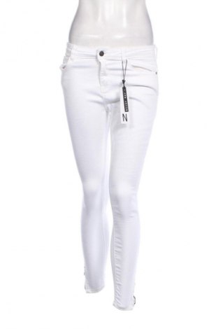 Damen Jeans Noisy May, Größe M, Farbe Weiß, Preis 16,99 €