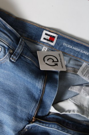 Γυναικείο Τζίν Tommy Jeans, Μέγεθος M, Χρώμα Μπλέ, Τιμή 88,66 €