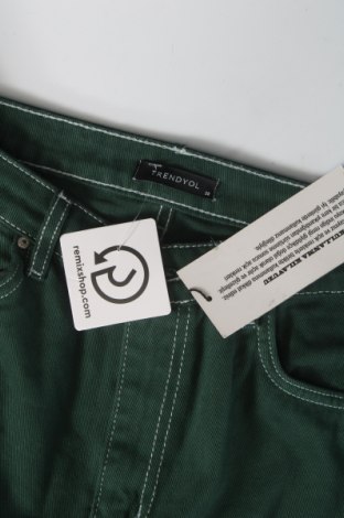 Blugi de femei Trendyol, Mărime M, Culoare Verde, Preț 116,99 Lei