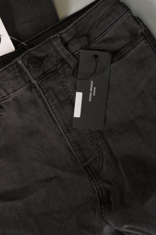 Damskie jeansy Vero Moda, Rozmiar XS, Kolor Szary, Cena 77,99 zł