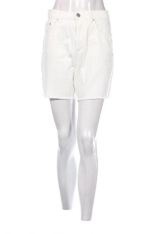 Дамски къс панталон Ema Louise x ABOUT YOU, Размер M, Цвят Бял, Цена 30,80 лв.