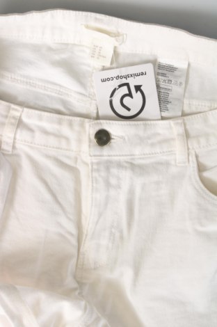 Pantaloni scurți de femei H&M, Mărime M, Culoare Alb, Preț 21,99 Lei