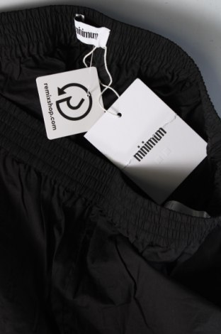 Pantaloni scurți de femei Minimum, Mărime M, Culoare Negru, Preț 355,26 Lei