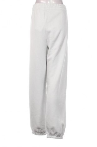 Pantaloni trening de femei Nike, Mărime XXL, Culoare Alb, Preț 152,99 Lei