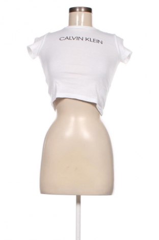 Dziecięcy T-shirt Calvin Klein Jeans, Rozmiar 3-4y/ 104-110 cm, Kolor Biały, Cena 76,99 zł