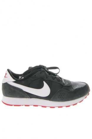 Детски обувки Nike, Размер 37, Цвят Черен, Цена 140,29 лв.
