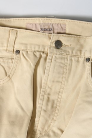 Herren Jeans Pioneer, Größe S, Farbe Beige, Preis 13,99 €