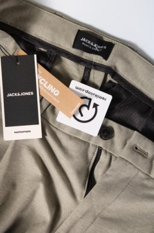 Мъжки къс панталон Jack & Jones, Размер L, Цвят Зелен, Цена 24,99 лв.