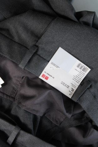 Pantaloni de bărbați Uniqlo, Mărime XL, Culoare Gri, Preț 99,89 Lei