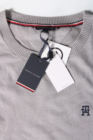 Мъжки пуловер Tommy Hilfiger, Размер XL, Цвят Сив, Цена 85,49 лв.