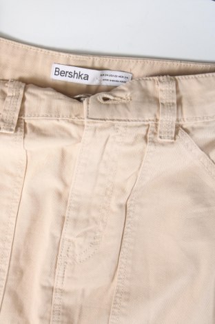 Пола Bershka, Размер XS, Цвят Бежов, Цена 20,99 лв.