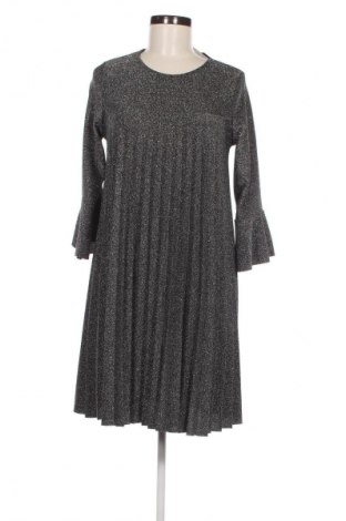 Kleid, Größe M, Farbe Silber, Preis 5,49 €