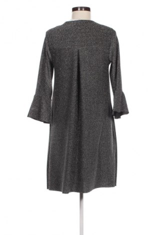 Kleid, Größe M, Farbe Silber, Preis € 5,49