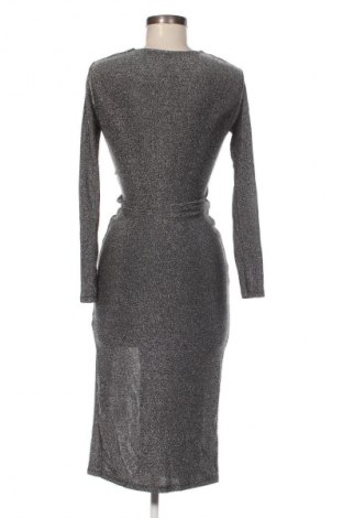 Kleid, Größe M, Farbe Silber, Preis 6,49 €