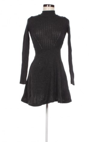 Kleid Bershka, Größe S, Farbe Grau, Preis 10,09 €