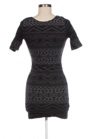 Rochie H&M, Mărime XS, Culoare Negru, Preț 21,99 Lei