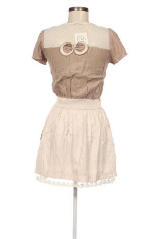 Kleid Osley, Größe M, Farbe Beige, Preis 5,99 €